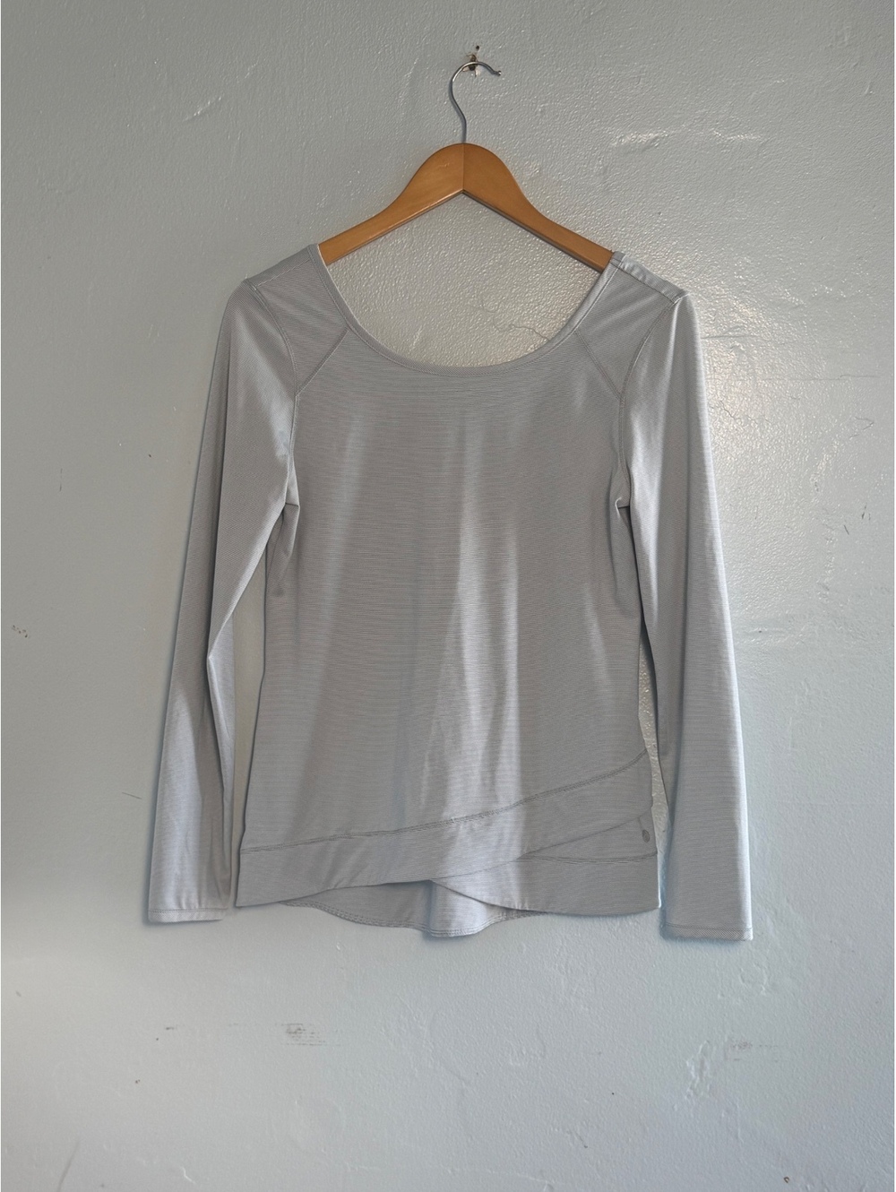 Asana Long Sleeve Athletic Top Light Gray Size Unknown